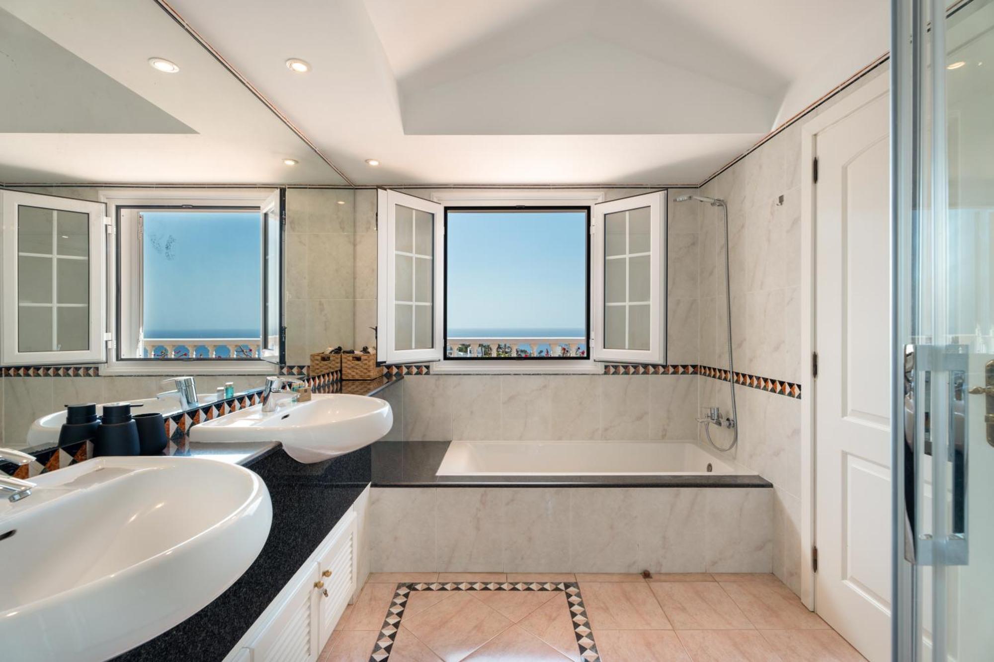 Villa Marbella-Private Heated Pool And Breathtaking View Costa Adeje  Eksteriør billede